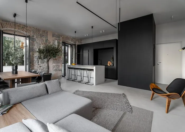 Apartment Architect's Seafront Flat Split