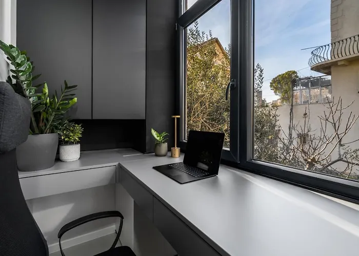 Apartment Architect's Seafront Flat *